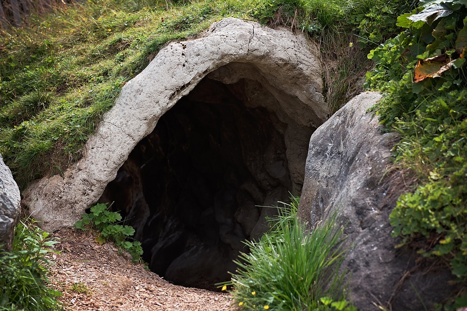 empty-cave-1642215_960_720-pixabay-crerative-commons